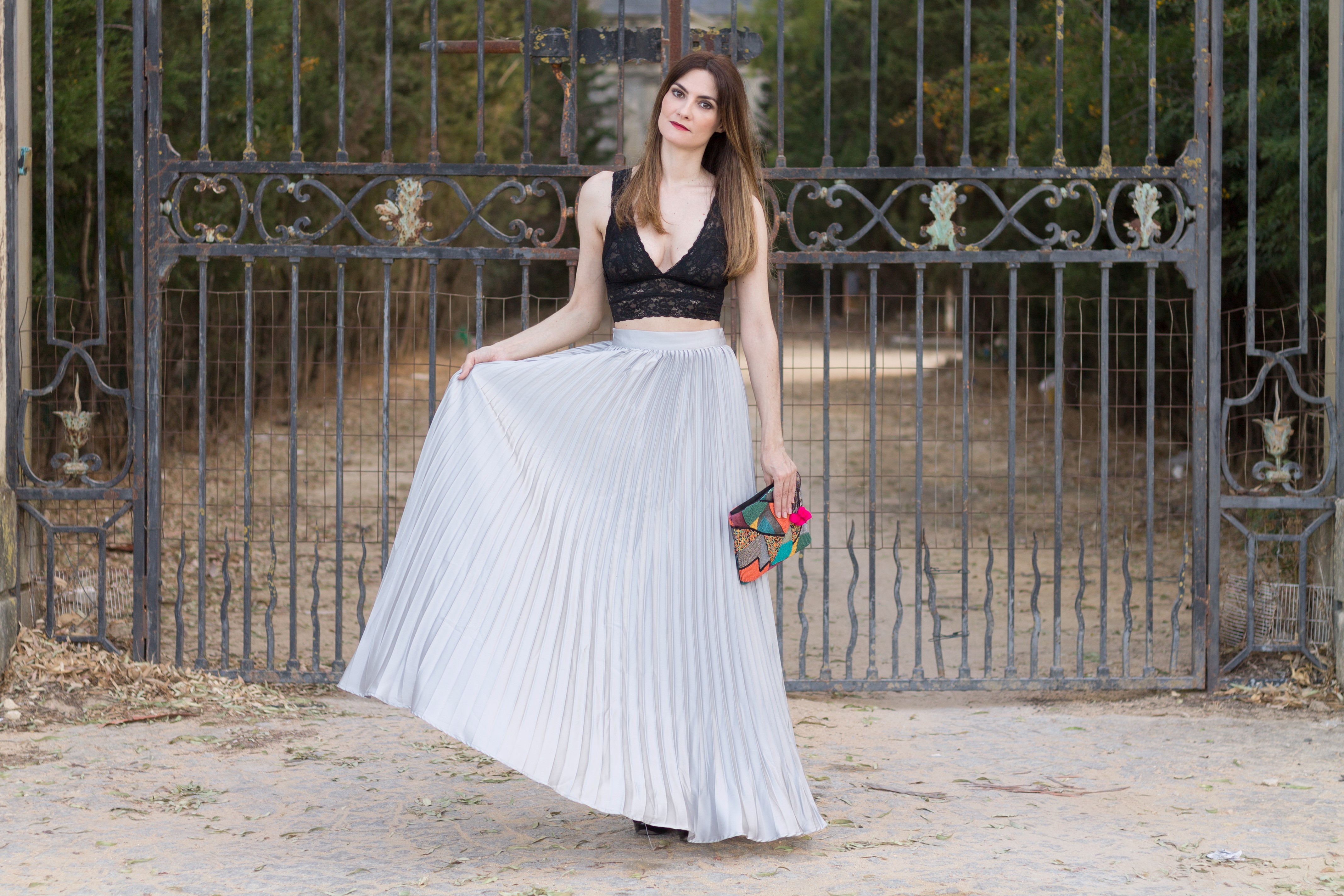 flojo Estructuralmente idioma Silver Pleated Skirt Outfit - El Rincón de Rachel